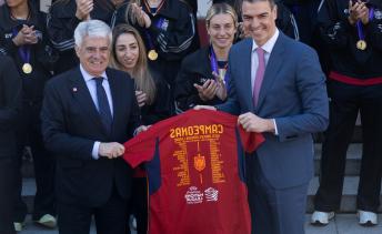 Sigue en directo el recibimiento de Pedro Sánchez a la Selección española en Moncloa