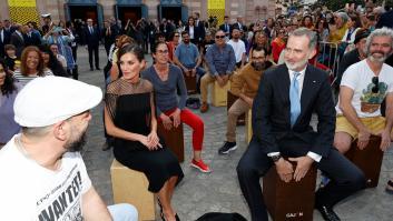 "¡El primer rey cajonero!": Felipe VI se arranca en Cádiz y deja con la boca abierta hasta a Letizia
