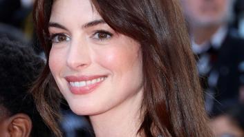 Anne Hathaway pisa Cannes y todo el mundo hace el mismo comentario