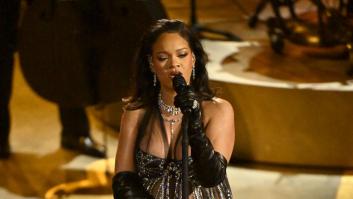Rihanna pone a todos en pie en los Oscar con su actuación: así cantó 'Lift Me Up'