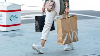 Las alternativas a la original gabardina de Zara que han agotado las 'influencers'