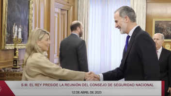 Felipe VI saluda a Yolanda Díaz y ojo a lo que pasa después: sube el volumen y fíjate bien