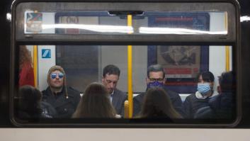 ¿Qué son las pegatinas moradas que han aparecido en el metro de Madrid?