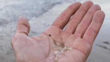 Llegan los primeros restos de pellets de plástico a las playas del País Vasco