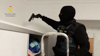 AK-47, fusiles y bolis-pistola: 11 detenidos de una red de tráfico de armas y drogas