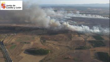 Logran frenar el avance del incendio de Astorga (León) hacia los núcleos de población