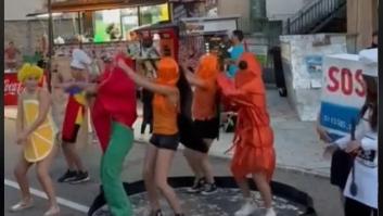 Este es el 'españolísimo' disfraz con el que unos amigos ganan un concurso con un suculento premio