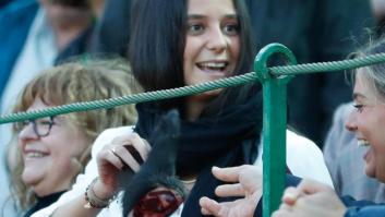 Victoria Federica recibe de regalo una oreja y no sabe qué hacer con ella
