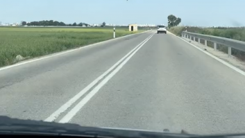 Un experto de autoescuelas aclara lo que jamás debes hacer si ves a un coche haciendo esto