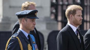 Los príncipes Guillermo y Harry, juntos pero sin hablarse en un encuentro inesperado