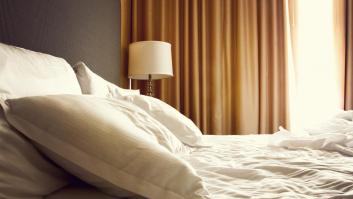 Pagan 5.500 euros por unas vacaciones de ensueño, ponen una cámara en la habitación del hotel y "casi vomitan"