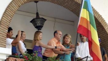 El Ayuntamiento de Lepe, del PP, iza la bandera gay