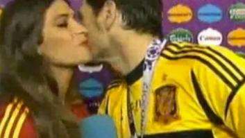 Iker Casillas y Sara Carbonero se... abrazan