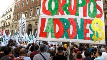 Unos 500 funcionarios protestan contra los recortes frente a la sede de Hacienda en Madrid