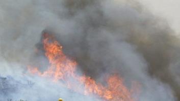 El incendio de La Gomera se complica y amenaza Garajonay; el de La Palma sigue activo