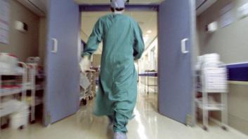 Los médicos se rebelan contra el Gobierno en defensa de la atención a los 'sin papeles'