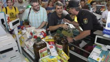 Activistas de Extremadura tratan de 'expropiar' alimentos en el Carrefour de Mérida