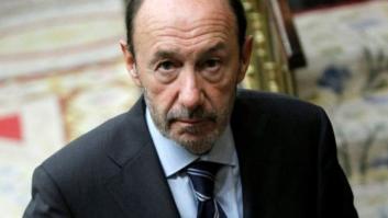Rubalcaba acusa a Rajoy de hacer "trilerismo económico" con los jubilados