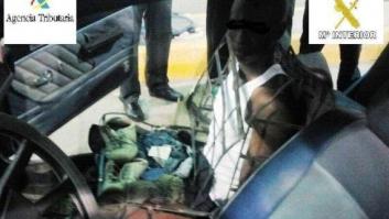 Un inmigrante trata de pasar la frontera de Melilla camuflado como el asiento de un coche