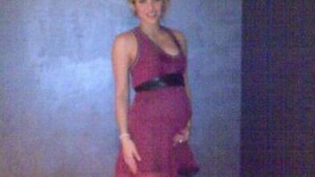 Shakira publica en Twitter su primera foto embarazada