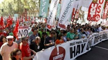 Miles de personas protestan en 57 ciudades de España contra los recortes del Gobierno