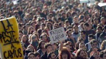 Miles de estudiantes y sindicalistas paralizan Roma con manifestaciones en contra de la austeridad
