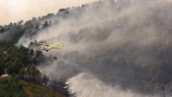 Un incendio de más de dos kilómetros arde en la comarca de Las Hurdes