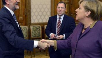 Rajoy y Merkel se reúnen media hora pero no hablan del rescate de España, según Moncloa