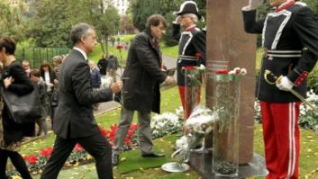 Bildu recuerda a "todas" las víctimas en el Día de la Memoria y Patxi López le acusa de "doble juego"