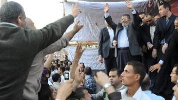 El presidente egipcio, Mohamed Morsi, asegura que su decreto es temporal e insta al diálogo