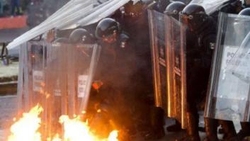 Fuertes choques en México entre manifestantes y policías durante la investidura de Peña Nieto (FOTOS)