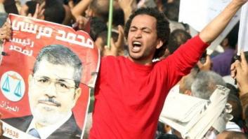 Miles de islamistas egipcios se manifiestan en defensa del presidente Morsi