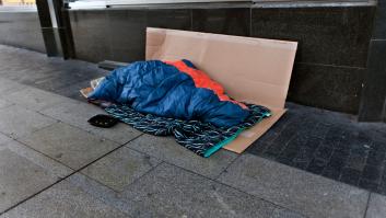 Dormir en la calle en Madrid con el alumbrado navideño y la fanfarria de la COP