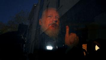 Las imágenes de la detención de Julian Assange en Londres (FOTOS)