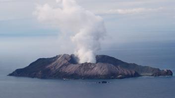 Comienza la misión de rescate de los cuerpos de los turistas fallecidos tras la erupción del volcán Whakaari en Nueva Zelanda
