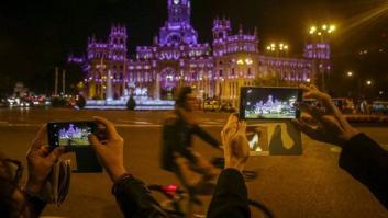 Mujeres abandonan el acto contra la violencia de género en el Ayuntamiento de Madrid durante el discurso de Ortega Smith