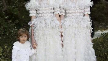 Dos novias: Chanel cierra su desfile con un homenaje al matrimonio gay (FOTOS)