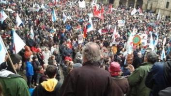 Miles de personas se manifiestan en Santiago en defensa del gallego y contra la política lingüística del PP