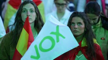 Una bandera franquista en la 'fiesta' de Vox: la imagen falsa que recorre las redes
