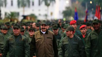 Maduro exige a los militares desarmar a "traidores" y "golpistas"