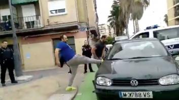 "¡No tienes ni puñetera idea!": Delirante discusión entre un ciclista y un taxista en el centro de Madrid