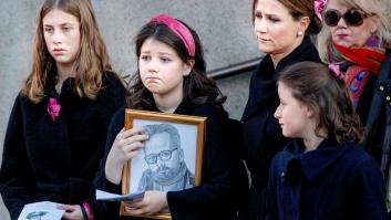 "Un suicidio no es culpa de nadie": las hijas de Ari Behn emocionan en el funeral de su padre