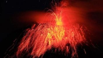 Belleza que da miedo: El volcán ecuatoriano Tungurahua emite lava y vapor (FOTOS)