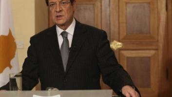 Chipre anuncia que se mantendrán algunas restricciones financieras y que se investigará la crisis