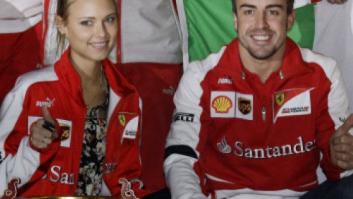 Fernando Alonso celebra su victoria junto a su novia, la modelo Dasha Kapustina (FOTOS)