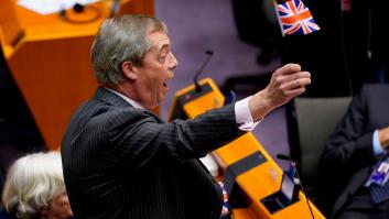 La salida del eurófobo Nigel Farage de la Eurocámara: "Coged vuestras banderas. Os vais y os las lleváis con vosotros"