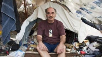 La crisis en Grecia genera una nueva casta de pobres: de ganar 2.000 euros a recoger plásticos