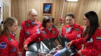 Unas cosmonautas rusas son preguntadas por si echarán de menos "a los hombres y el maquillaje"