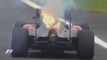 La reacción de Alonso en Twitter tras retirarse con su coche ardiendo