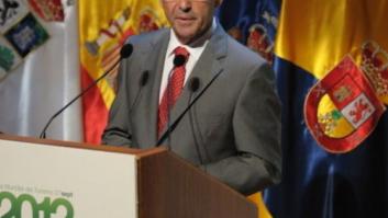 El presidente canario, Paulino Rivero, aboga por restringir los permisos de residencia a extranjeros
